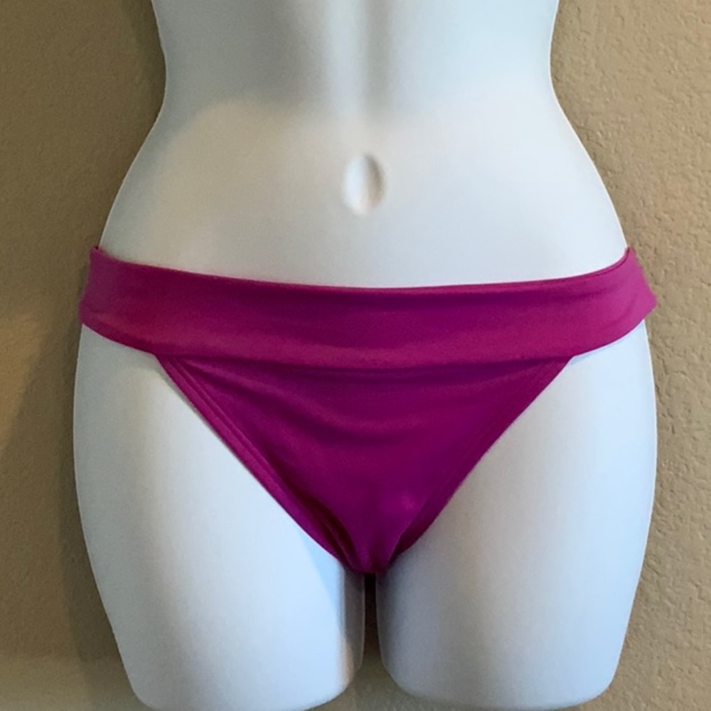 Victoria Secret swimsuit bottoms - M